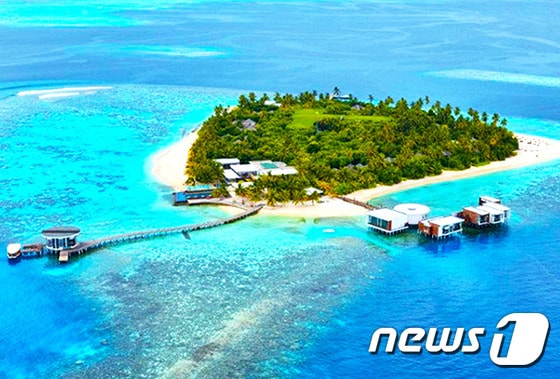 사람이 살지 않는 ‘데바나푸시’ 섬에 몰디브의 수상가옥 형태로 건설된 특별한 리조트가 있다. (허니문리조트 제공)©News1travel
