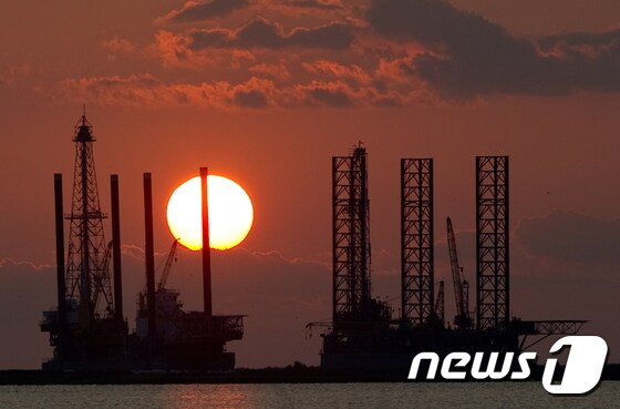 미국 루이지애나 근해에서 건설 중인 해상 원유생산 플랫폼 © AFP=뉴스1