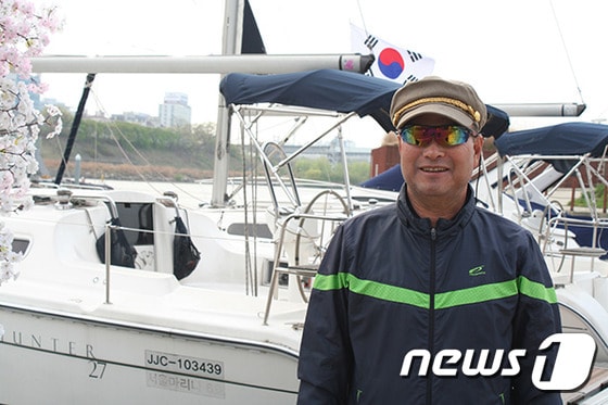 서울시 공무원 은퇴 후 요트 스키퍼로 제2인생을 시작한 인태남 씨. /임요희 기자 © News1travel
