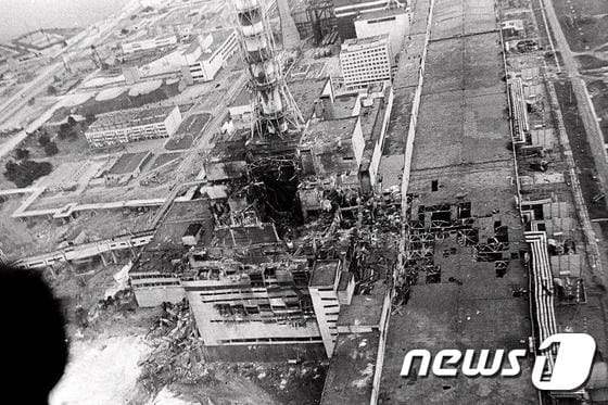 폭발로 완전히 폐허가 된 원전의 모습©AFP=News1