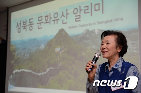 제1회 시니어드림페스티벌에서 1등상을 수상한 김숙현씨(70)가 발표를 진행하고 있다.(희망제작소 제공)© News1