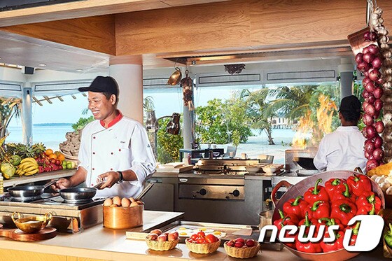 아마야 푸드 갤러리 레스토랑은 다양한 아시아 요리와 국제요리를 제공한다.(허니문리조트 제공)©News1travel