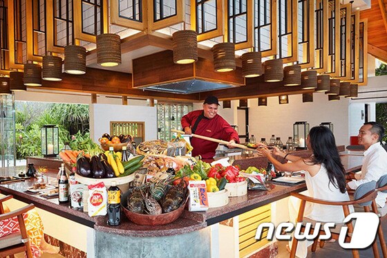 엠버 로바타야키 레스토랑은 일식당의 개념을 채택한 곳이다. (허니문리조트 제공)©News1travel
