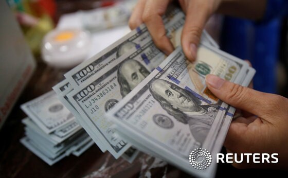 미국 100달러 지폐. REUTERS/Kham