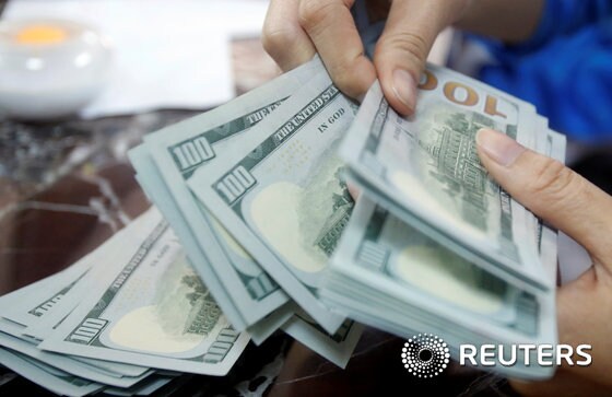 미국 100달러 지폐. REUTERS/Kham