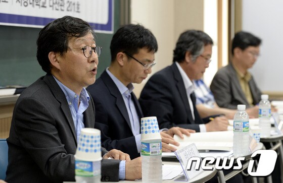 반상진 전북대 교수(사진 왼쪽). © News1 안은나 기자
