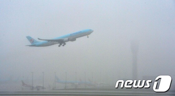 짙은 안개가 낀 인천국제공항(자료사진)© News1 구윤성 기자