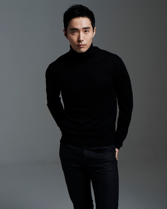 배우 전신환이 최근 진행된 영화 '시간이탈자' 관련 인터뷰에서 영화에 비중을 두고 연기하는 이유에 대해 고백했다. © News1star / 제이아이스토리