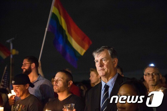 미 텍사스에서 올랜도 총격 테러 희생자를 추모하고 동성애자들에 대한 증오범죄를 규탄하는 집회가 열렸다.© AFP=뉴스1