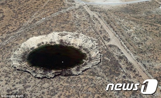 텍사스 윙크에서 발생한 싱크홀. 지름이 110m.[출처=구글어스]© News1