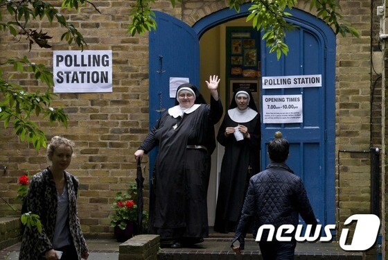 [사진] 수녀님들로 한표…찬성했을까, 반대했을까