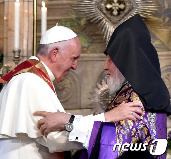 [사진] 아르메니아 정교회 수장과 만난 교황
