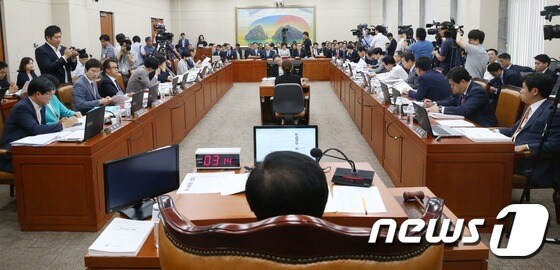지난 6월 열린 국회 정무위원회 전체회의 /뉴스1 © News1 손형주 기자