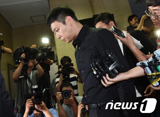 성폭행 혐의로 4명의 여성으로부터 피소된 배우 겸 가수 박유천. © News1 고아라 기자