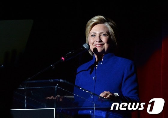 사실상 미국 민주당 대선후보로 확정된 힐러리 클린턴. © AFP=뉴스1