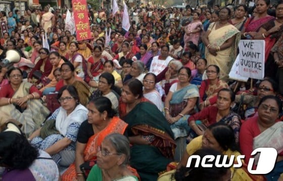 인도에서 집단 성폭행에 반대하는 시위가 열리고 있다. © AFP=뉴스1
