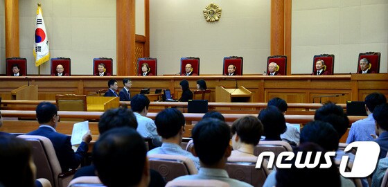 박한철 헌법재판소장을 비롯한 헌법재판관들.  / 뉴스1 © News1 박정호 기자