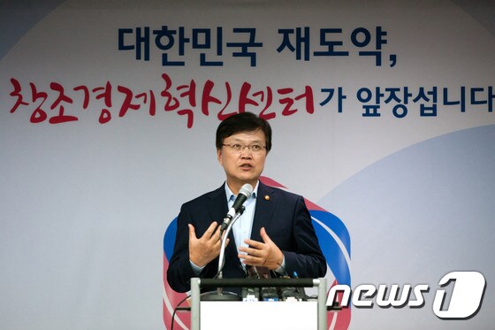 최양희 미래창조과학부 장관/뉴스1 © News1