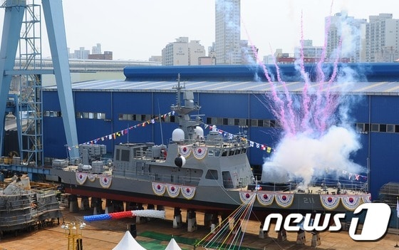 해군 신형 고속정 '참수리-211정' 진수식