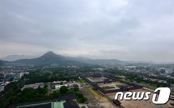 구름 낀 도심 (뉴스1DB)/ © News1 