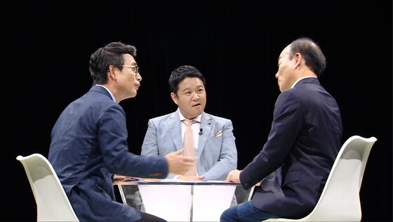 ‘썰전’ 전원책이 우병우 수석 관련 의혹을 언급했다. © News1star / JTBC