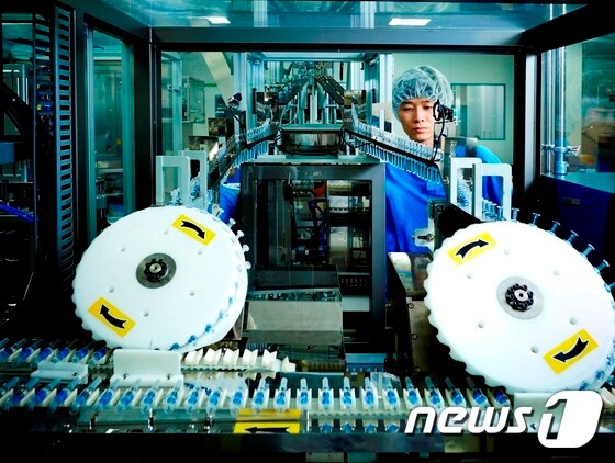 SK케미칼 안동백신공장에서 세포배양백신 '스카이셀플루'를 생산하고 있다 © News1