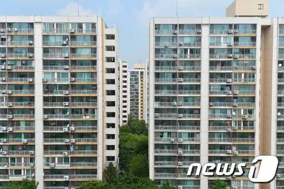 리모델링 사업 진행한 강남의 한 아파트. 2016.8.10/뉴스1 © News1 구윤성 기자