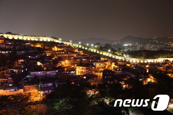 한양도성 장수마을과 낙산의 야경(서울시 제공)© News1