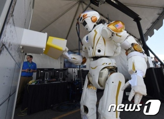 미 항공우주국(NASA)의 휴머노이드 로봇 '발키리'. © AFP=뉴스1