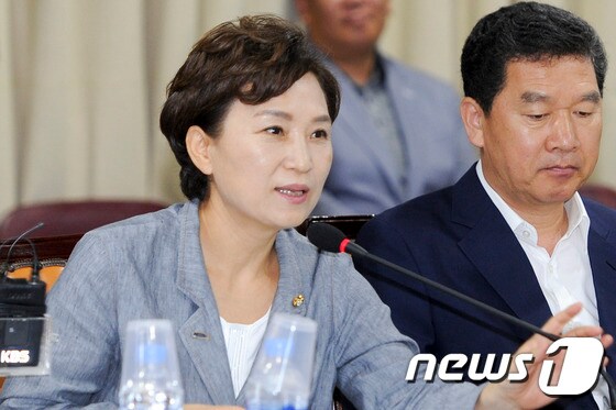 모두발언 하는 김현미 국회 예결위원장