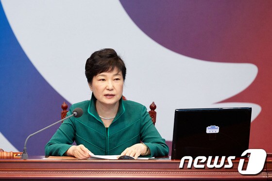 박근혜 대통령이 2일 오전 청와대에서 열린 영상 국무회의에 참석, 모두발언을 하고 있다. (청와대 제공) 2016.8.2/뉴스1 © News1 이광호 기자