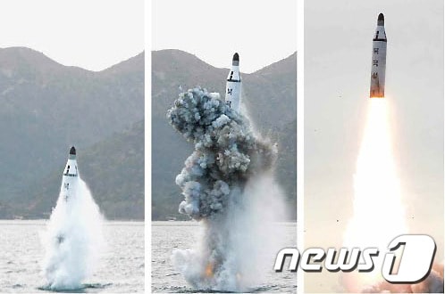 북한이 24일 새벽 동해상으로 잠수함발사 탄도미사일(SLBM)을 시험발사했다. 사진은 지난해 5월 북한이 공개한 잠수함 발사 미사일 '북극성' 발사장면. (뉴스1DB) 2016.8.24/뉴스1 © News1 구윤성 기자