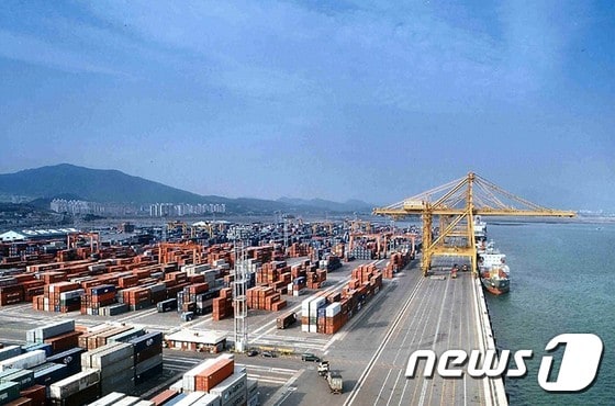 광양항 컨테이너부두 전경.(광양시 제공) /뉴스1 © News1