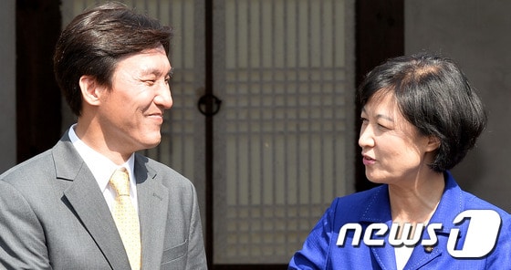 추미애 더불어민주당 대표(오른쪽)와 김민석 민주당 대표. © News1 이재명 기자