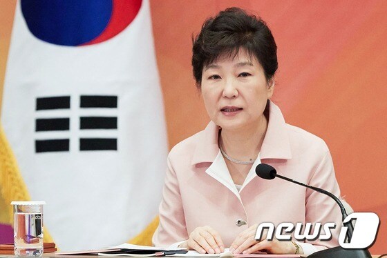 박근혜 대통령이 24일 청와대에서 열린 장·차관 워크숍에서 발언하고 있다. (청와대)2016.09.24/뉴스1 © News1 이광호 기자