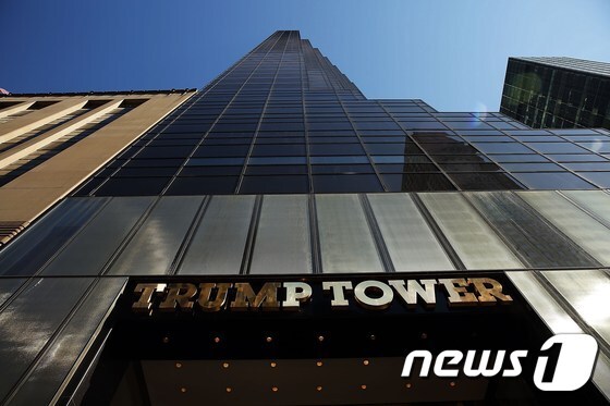미국 뉴욕 맨해튼 5번가에 위치한 '트럼프 타워' © AFP=뉴스1