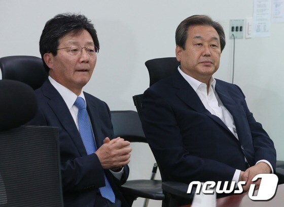 김무성 새누리당 전 대표와 유승민 의원.© News1 송원영 기자