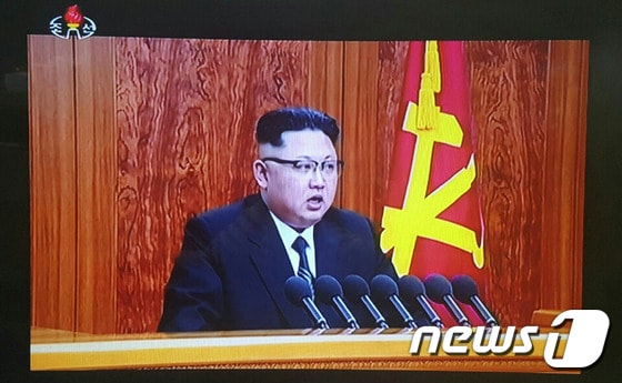 김정은 북한 국무위원장이 1일 새해 신년사를 하고 있다. 2016.1.1/뉴스1