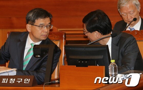 박 대통령 법률대리인단 '무슨 대화?'