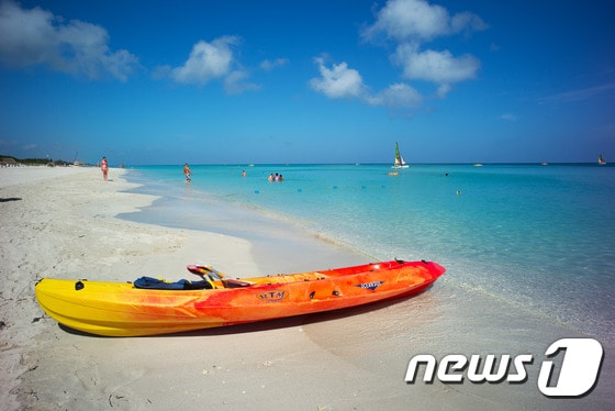 세계에서 가장 아름다운 해변 중 하나로 알려진 바라데로의 해변. 카리브해의 투명한 에메랄드빛 바다는 한번 보면 잊을 수 없는 광경이다.<사진=비욘드코리아>© News1