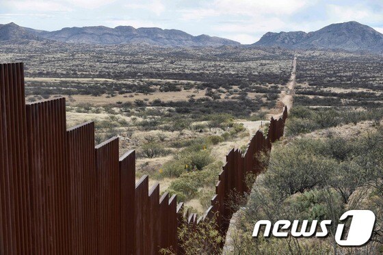 3145km에 이르는 미국-멕시코 국경 장벽 © AFP=뉴스1 