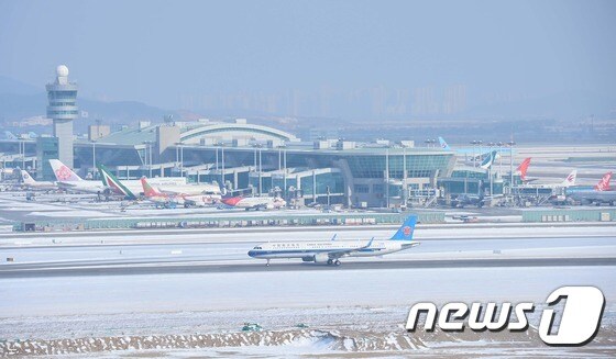 눈 내린 인천공항은 지금...