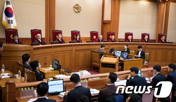 지난 23일 서울 종로구 헌법재판소 대심판정에서 '박근혜 대통령 탄핵심판 8차 변론기일'이 열렸다.  © News1 유승관 기자