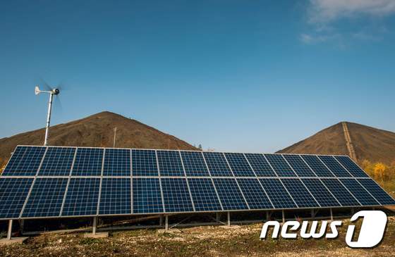 프랑스의 한 지역에 설치된 태양광 패널. © AFP=뉴스1