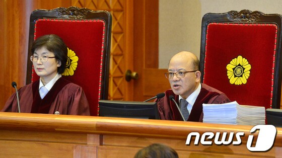 발언하는 박한철 헌법재판소장