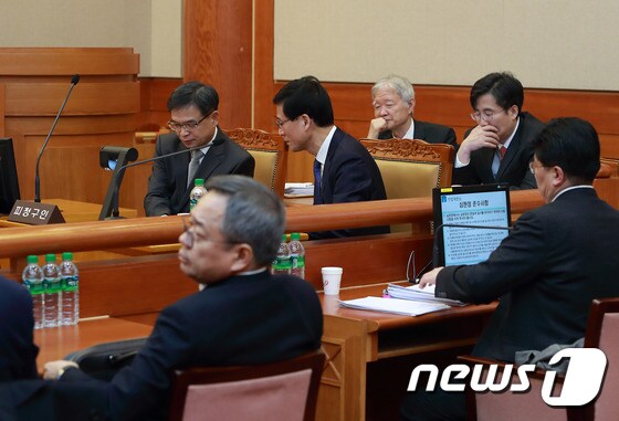 첫 공개변론 참석한 박 대통령측 대리인단