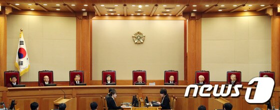 9명 재판관 전원 참석한 '朴 대통령 탄핵심판 첫 변론기일'