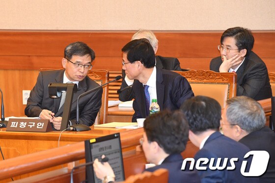 논의하는 박 대통령 대리인단