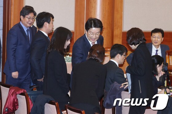 박근혜 대통령 탄핵심판 2차 변론기일 참석하는 권성동