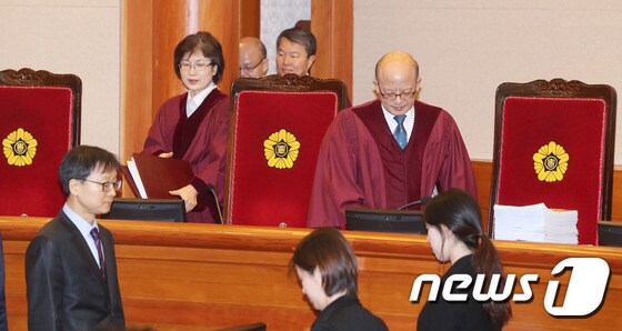 박근혜 대통령 탄핵심판 2차 변론기일 나선 박한철 헌법재판소장